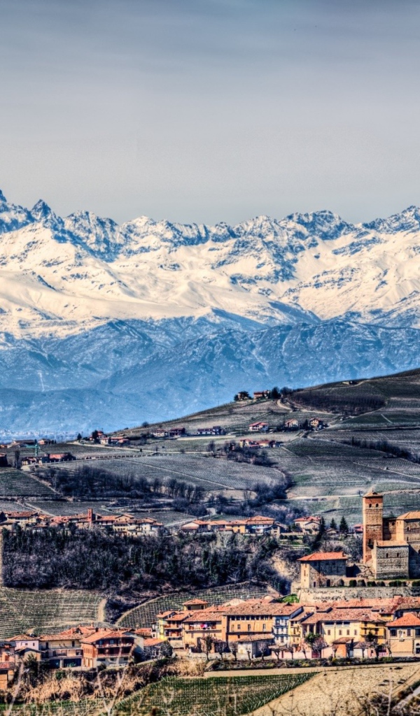 	 Италия Пьемонт у подножия гор