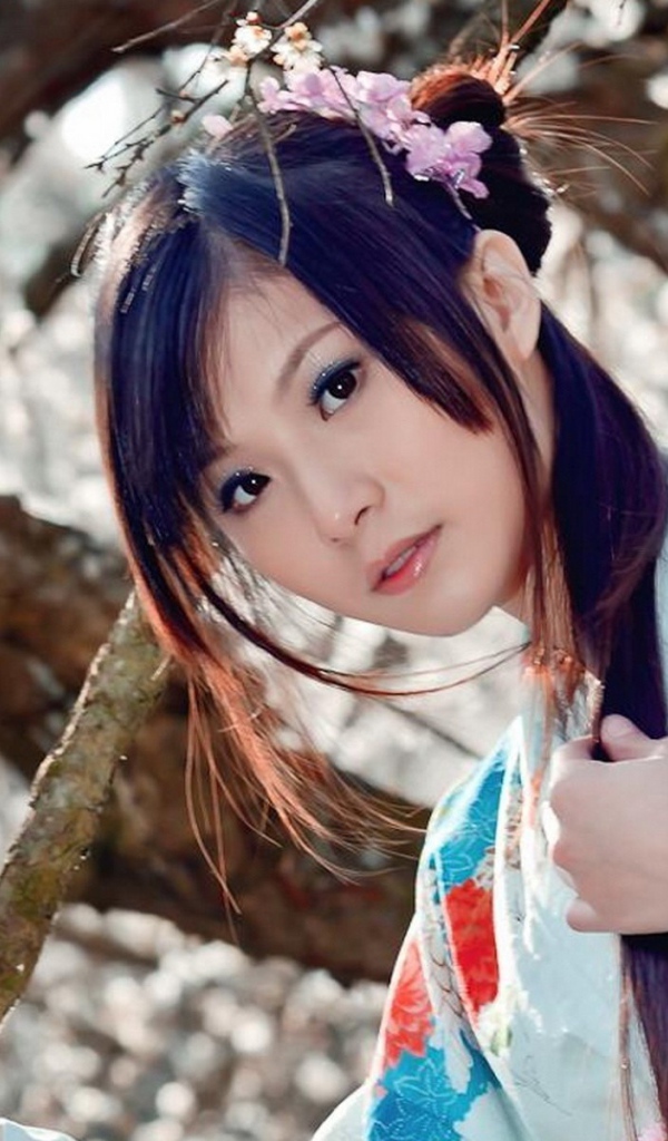 Японская девушка в кимоно