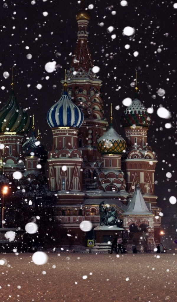 Красная площадь во время снега