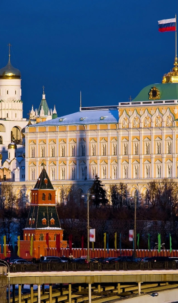 Главные здания в Москве