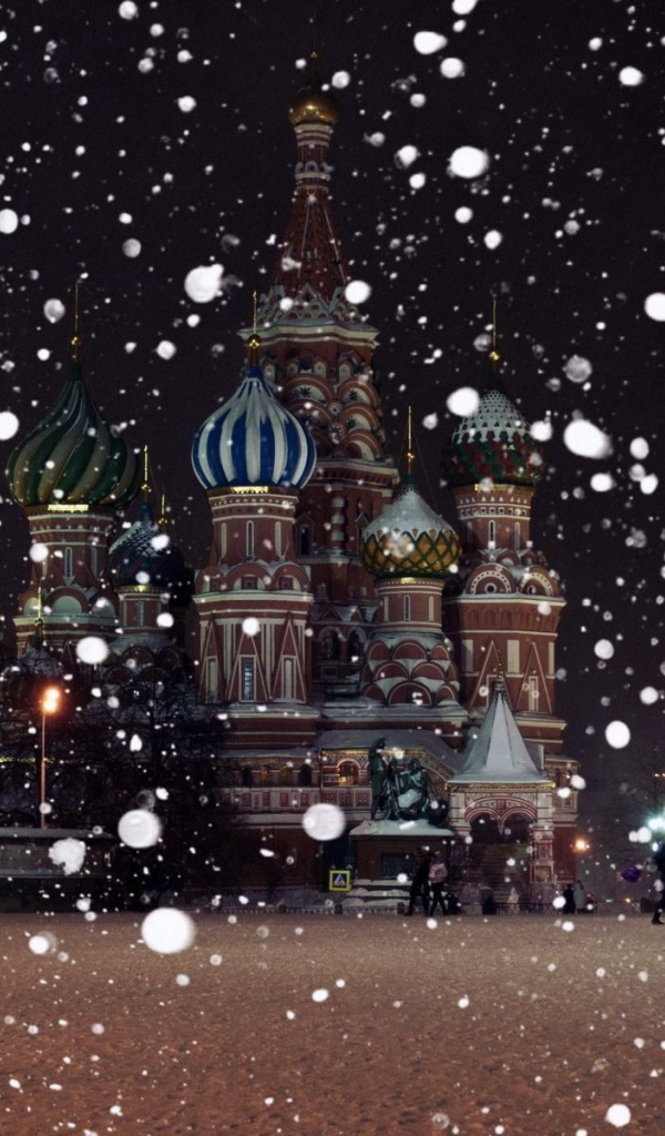 Кремль под снегом в Москве