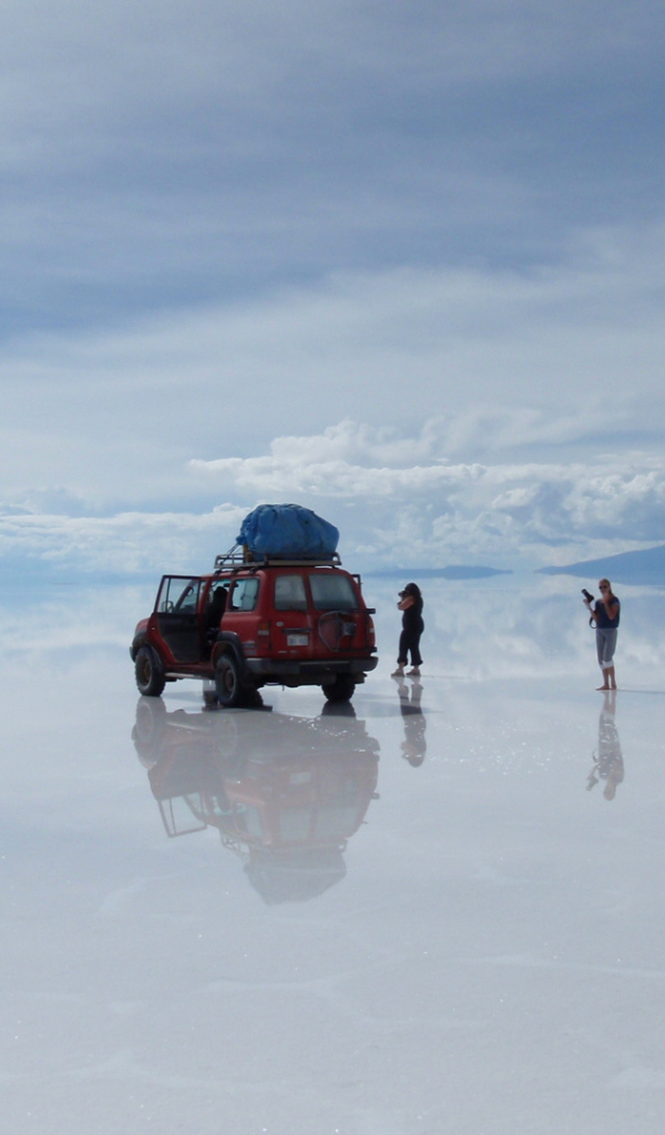 Туристы на гладком льду