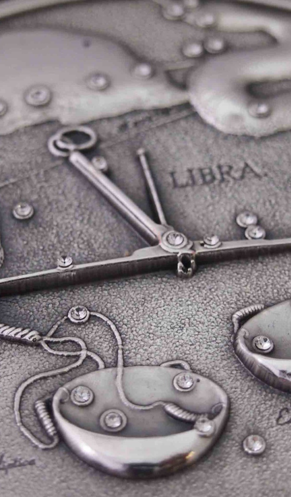 Весы на монете