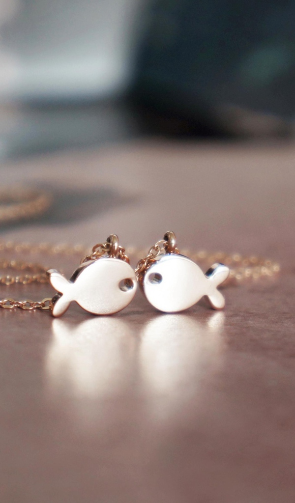 Кулон, рыбы