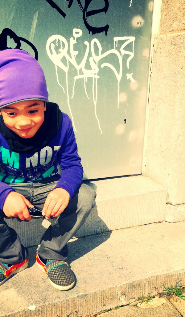 Мальчик в фиолетовой шапке, swag