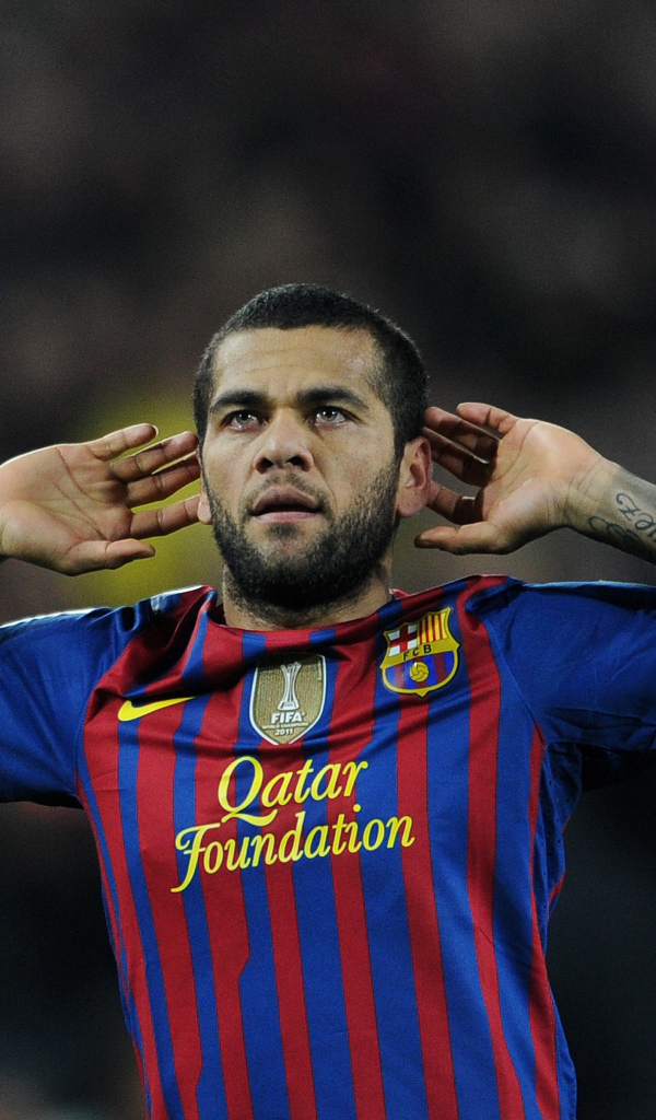 Барселона Даниэл Алвес слушает болельщиков