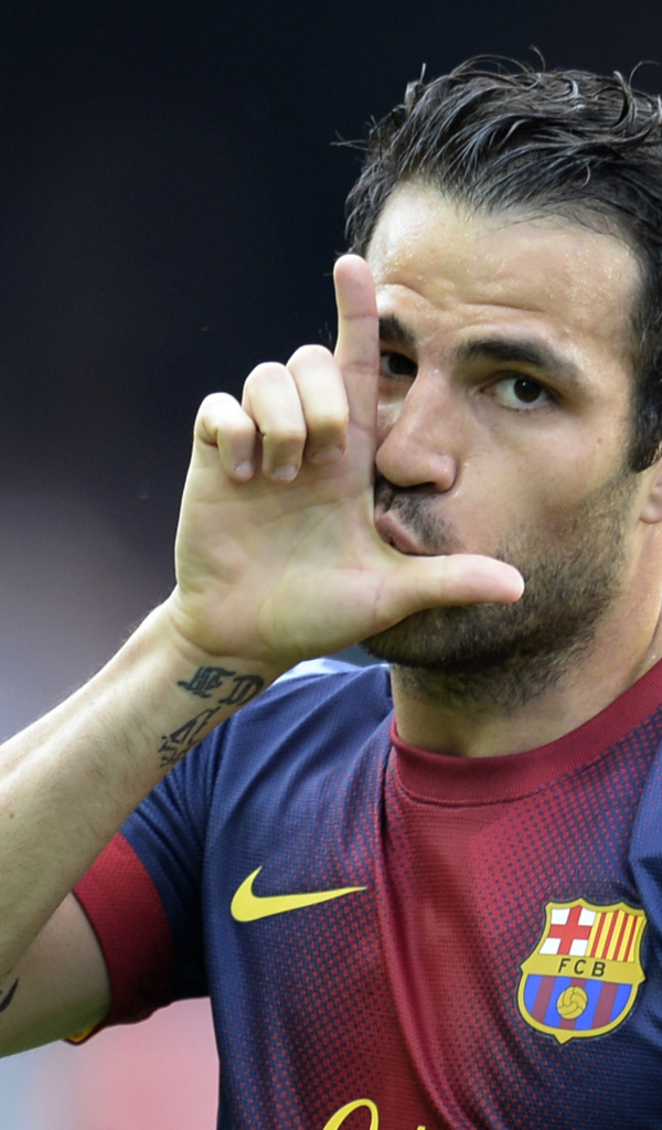 Барселона Франсеск Фабрегас целует палец