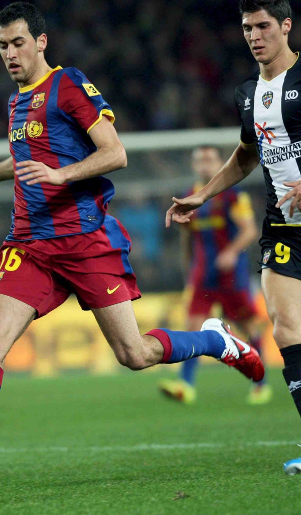 Барселона Серхио Бускетс на футбольном поле