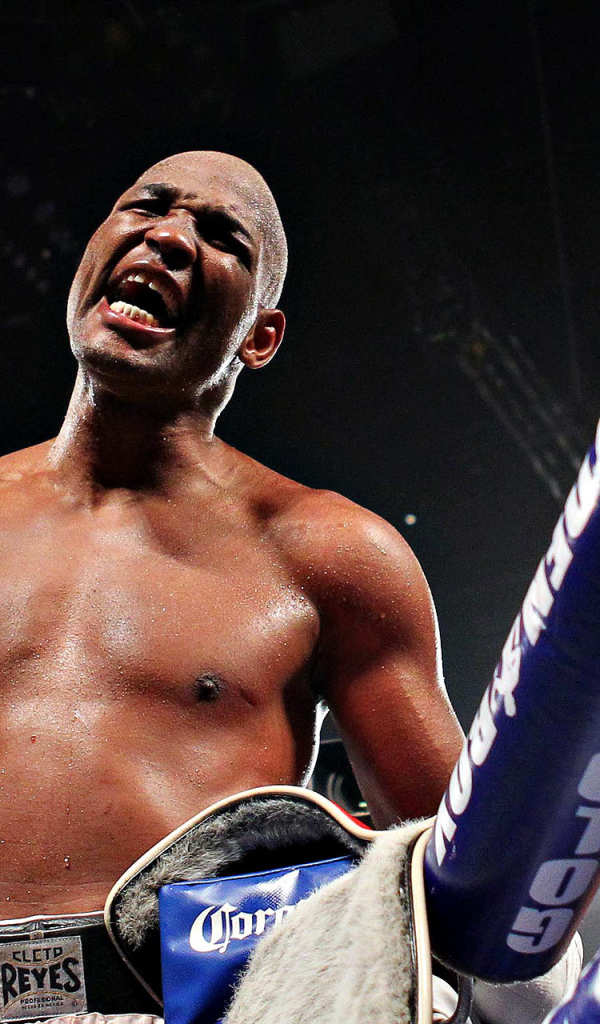 Боксер Бернард Хопкинс выиграл сражение