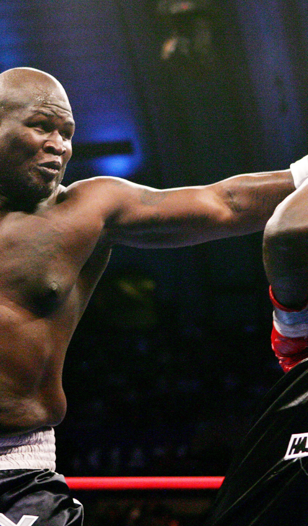 Боксер Джеймс Тони