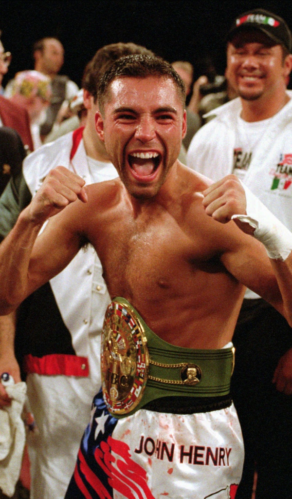 Боксер Оскар Дела Хойя и его пояс