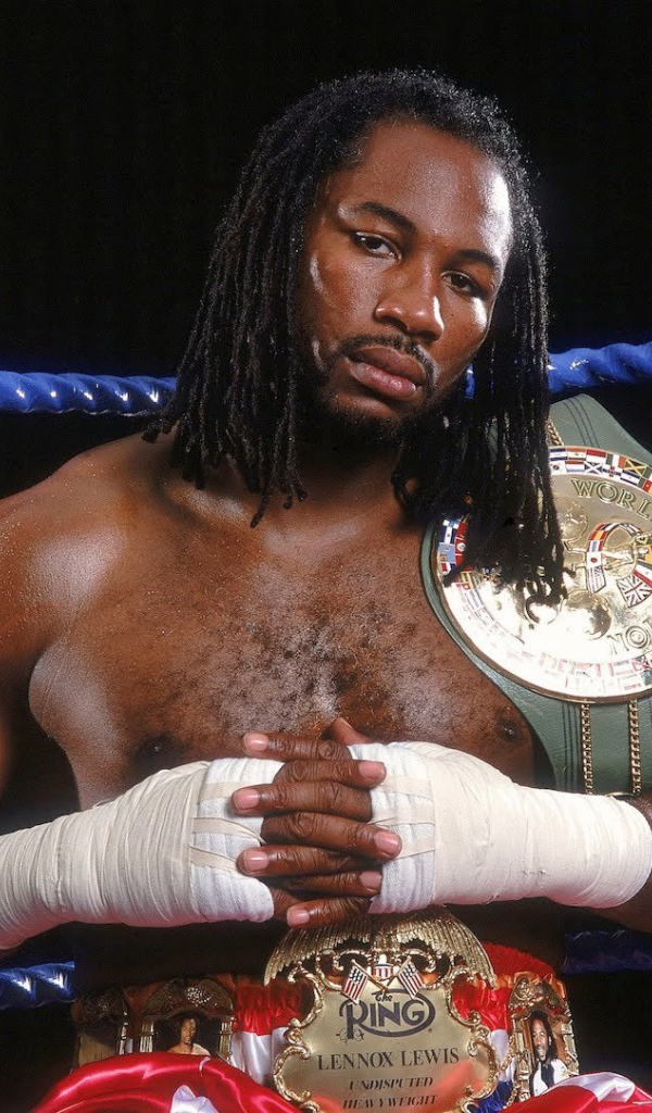 Чемпион Леннокс Льюис и его пояса