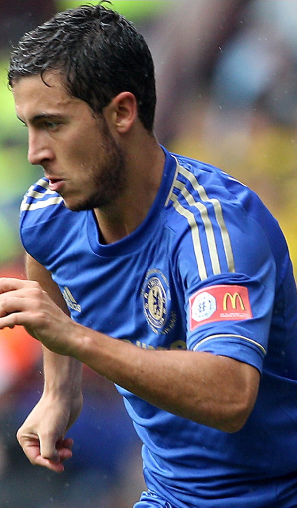 Челси Эден Азар в середине игры