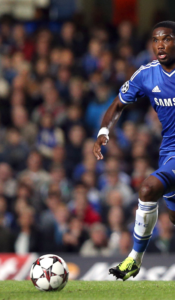  Челси Самуэль Etoo на футбольном поле