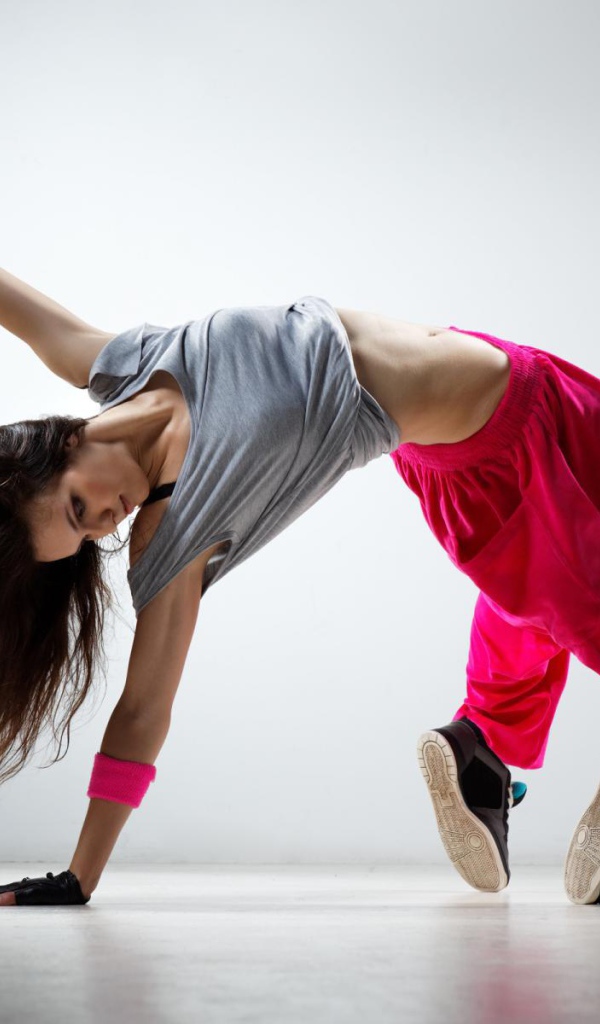 Танцовщица в розовых штанах