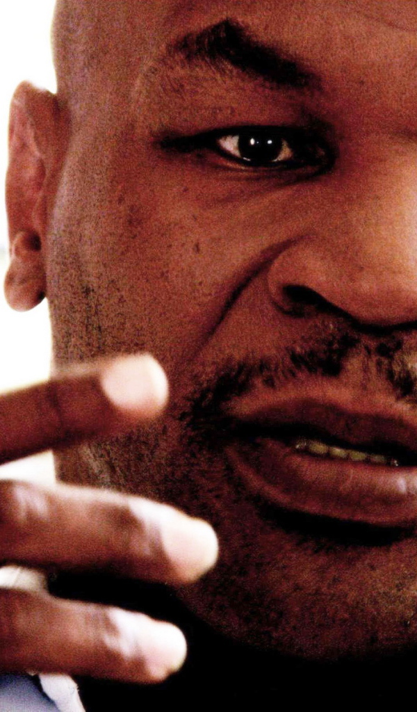 Известный боксер Майк Тайсон крупным планом