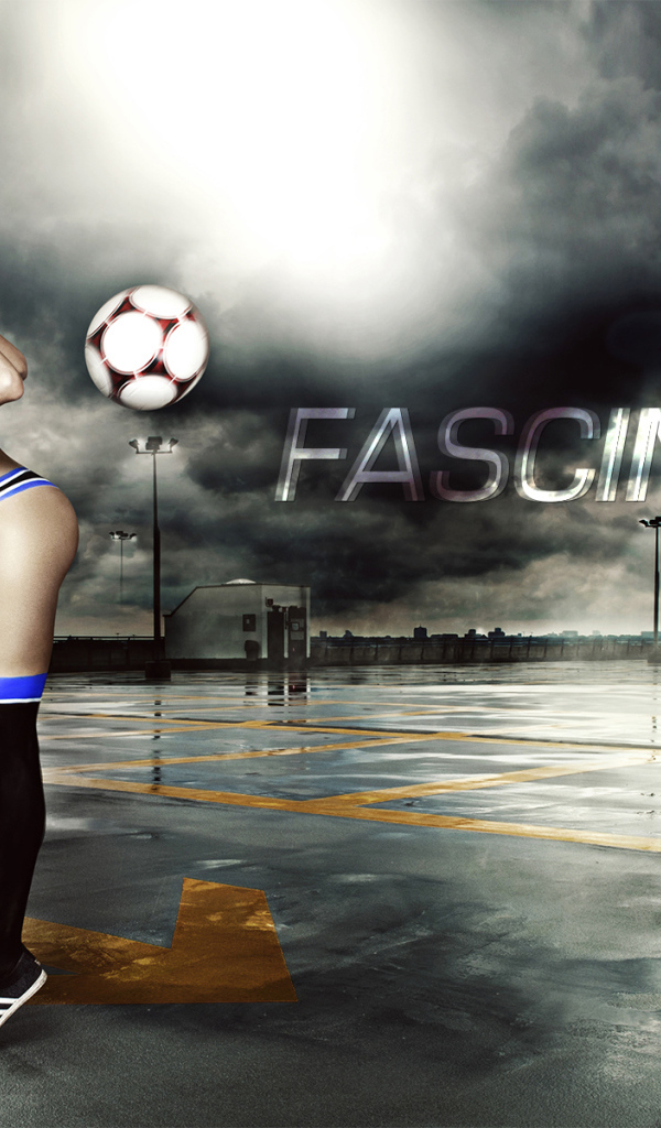 Футболистка с мячом