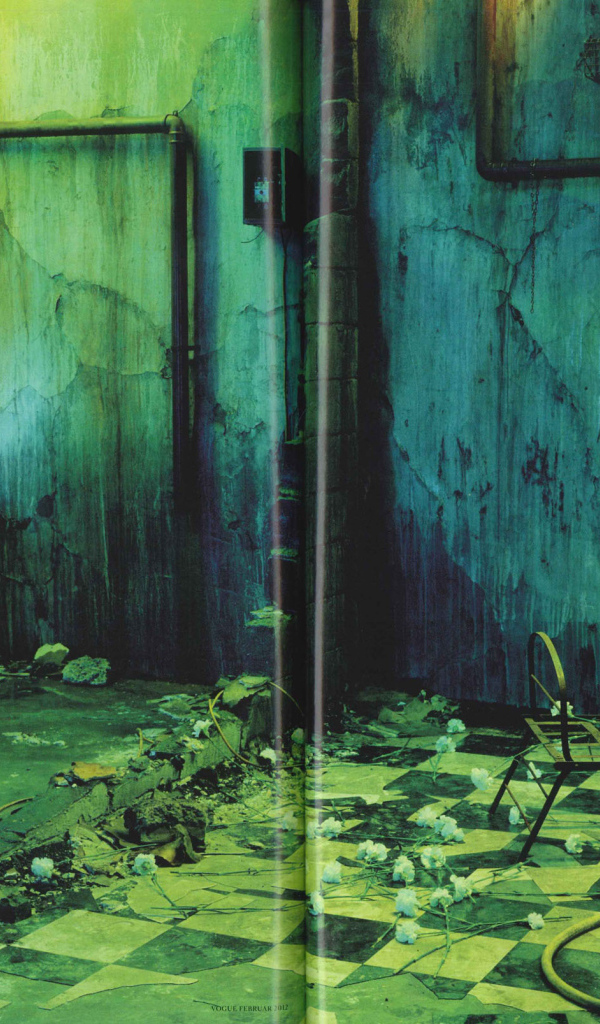 Призрак женщины в заброшенном доме