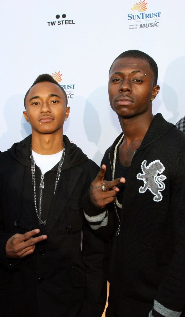 Парни, стиль swag