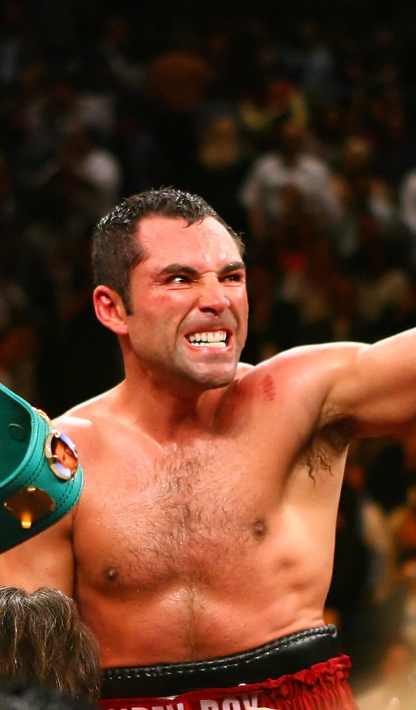 Легендарный боксер Оскар Дела Хойя выиграл бой