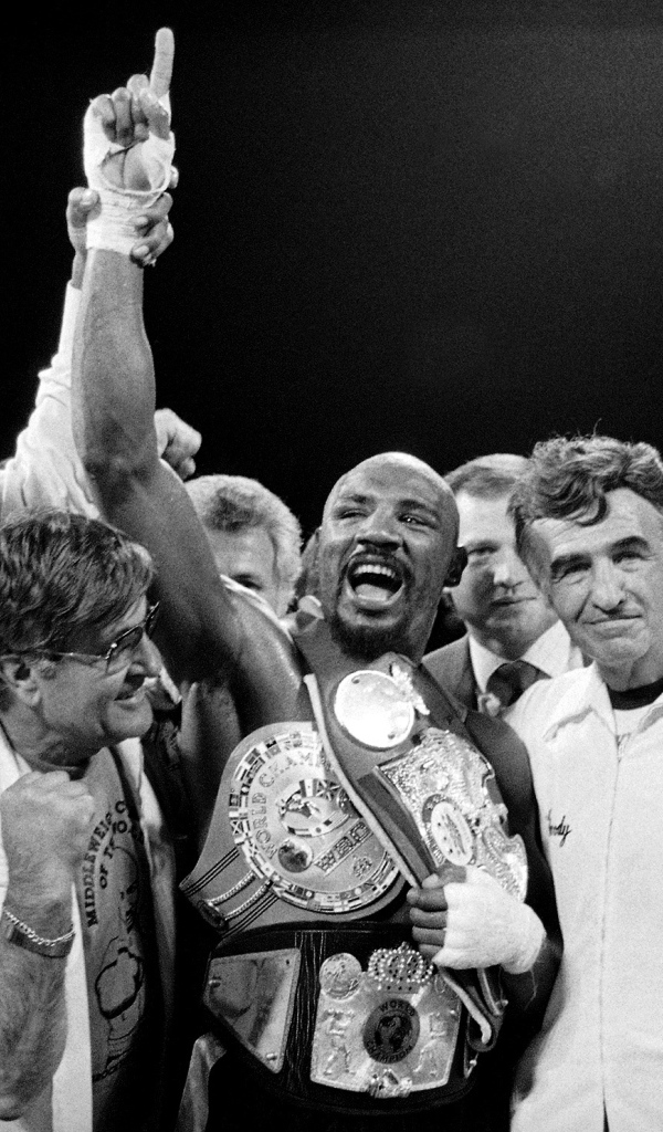 Легендарный боксер Томас Хернс выиграл чемпионат