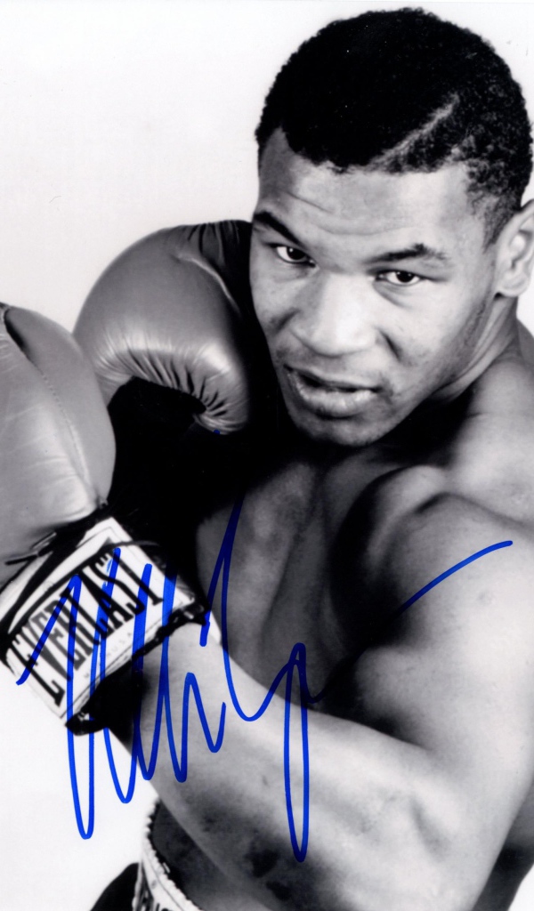 Майк Тайсон в темных тонах