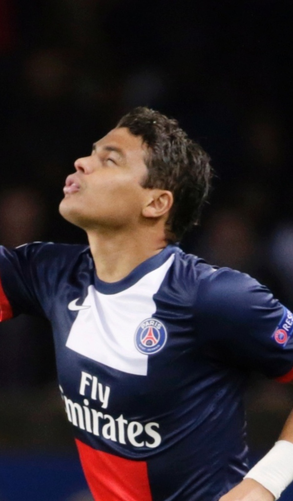  ПСЖ Тиаго Силва танцует танец победы