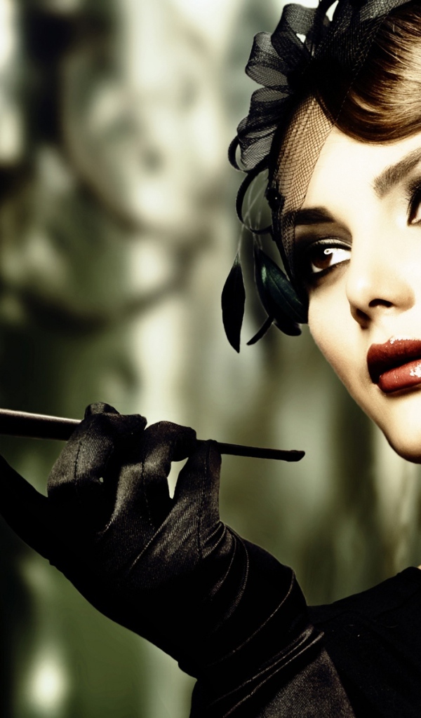 Ретро фотография девушки с сигаретой