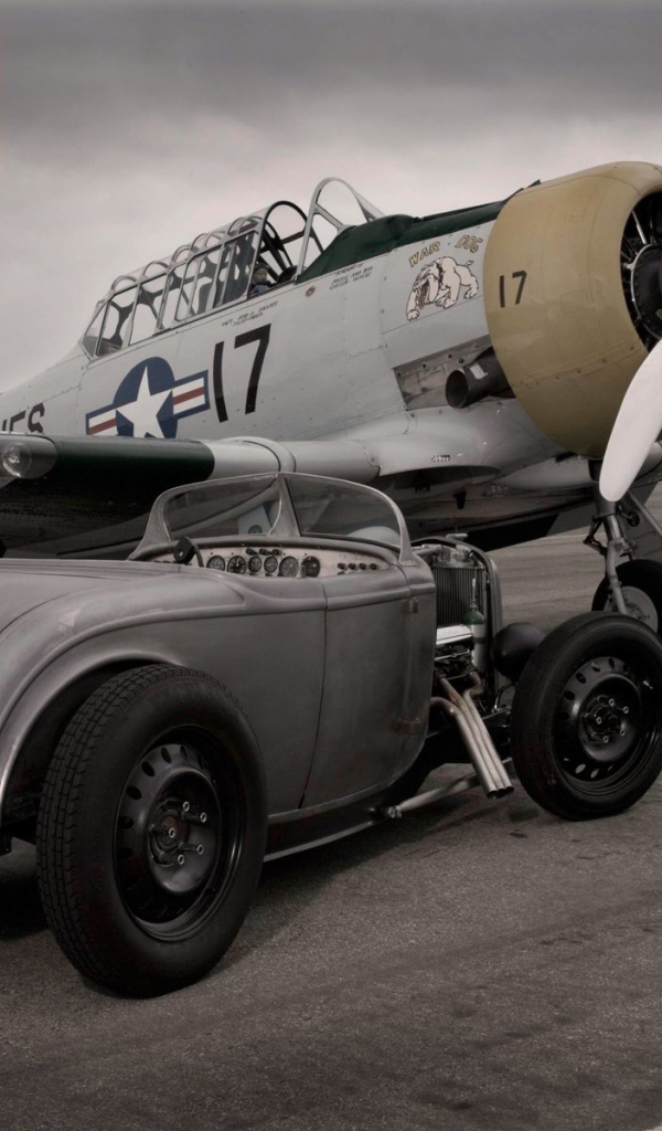 Ретро фото с девушкой автомобилем и самолетом