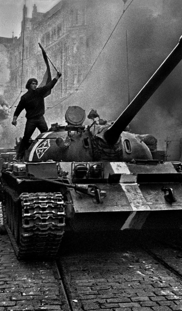 Революционер на танке