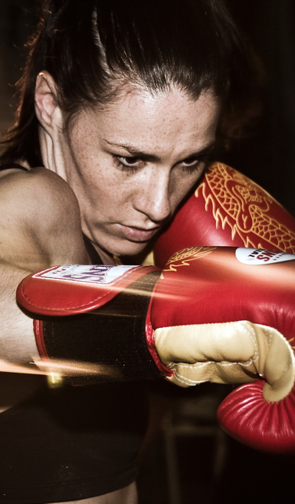 Спортивная девушка боксёр