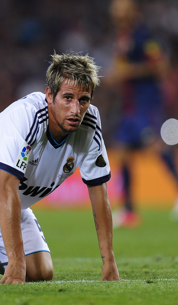 Лучший защитник Реал Мадрид Фабио Коэнтрау на коленях