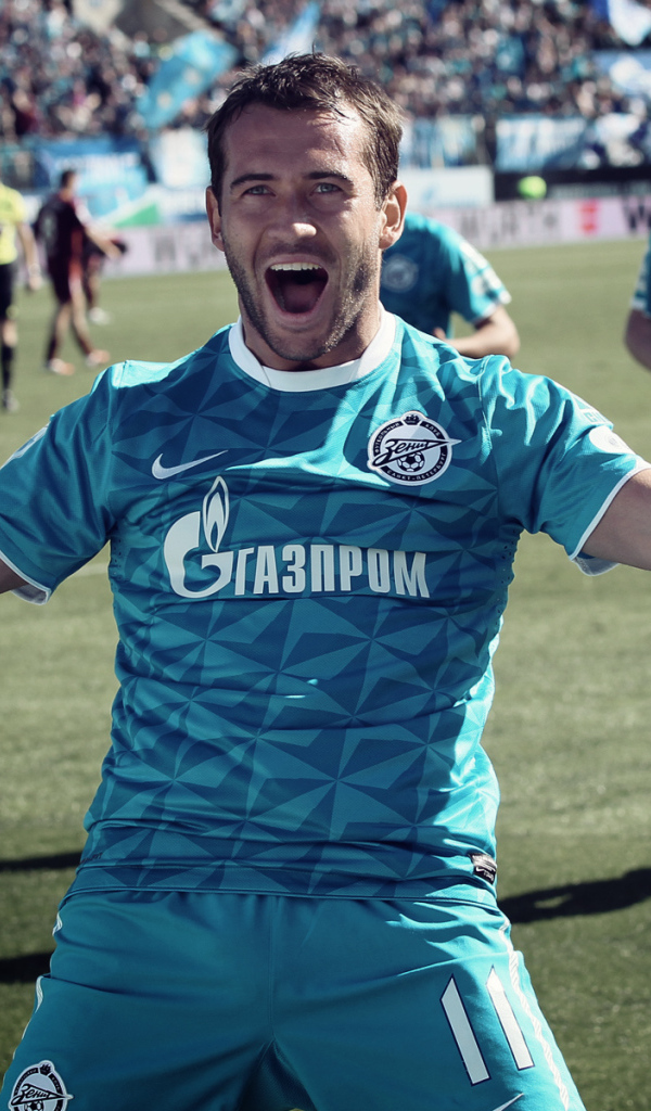 Лучший футболист Зенита Александр Кержаков забил гол