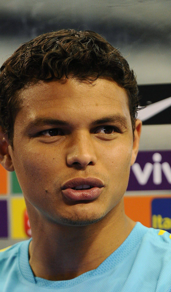 Лучший футболист ПСЖ Тиаго Силва крупным планом