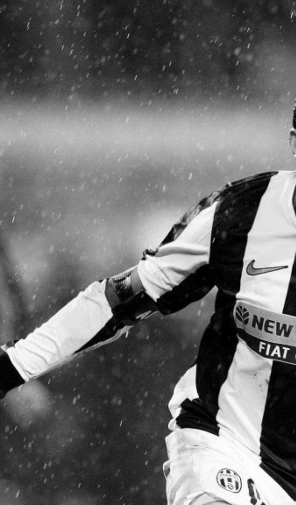 Лучший футболист Сиднея Алессандро Дель Пьеро в темных тонах