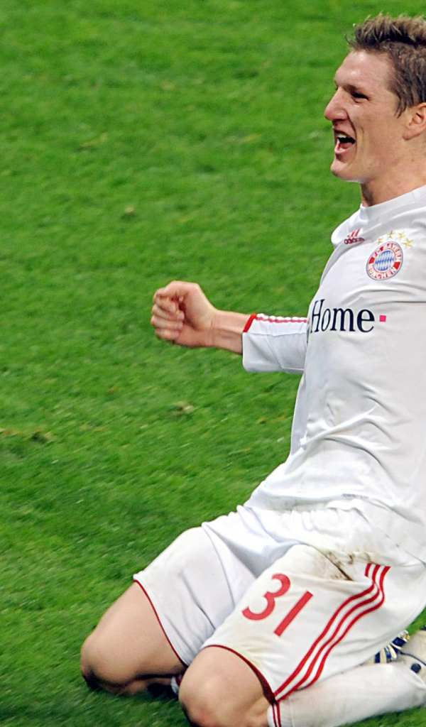 Лучший полузащитник Баварии Бастиан Швайнштайгер забил