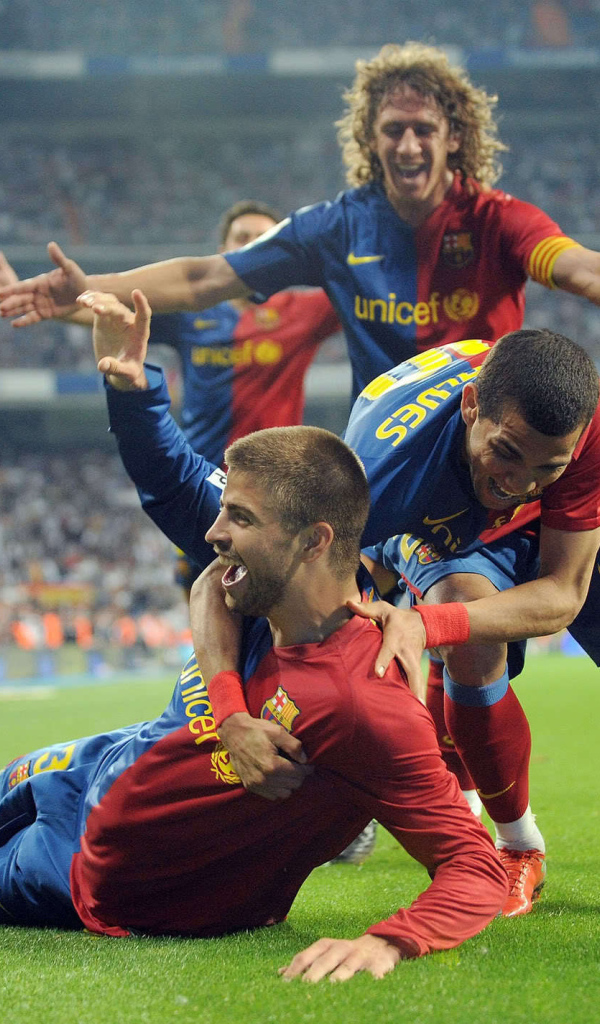 Защитник Барселоны Херард Пике забил гол