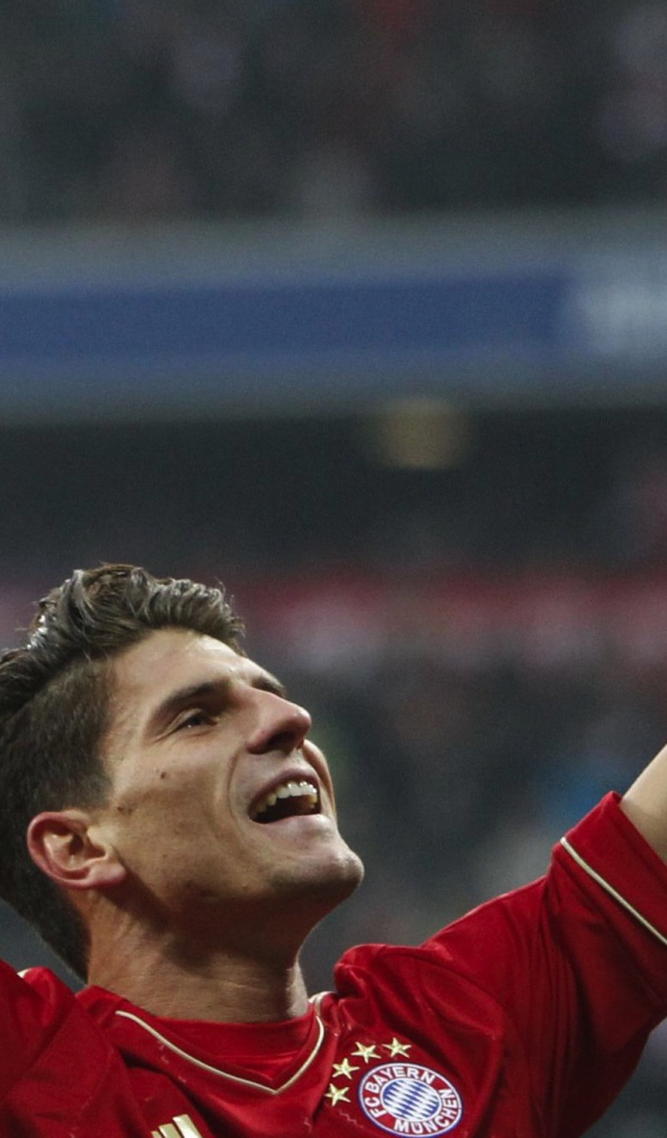 Футболист Фиорентины Марио Гомес забил гол