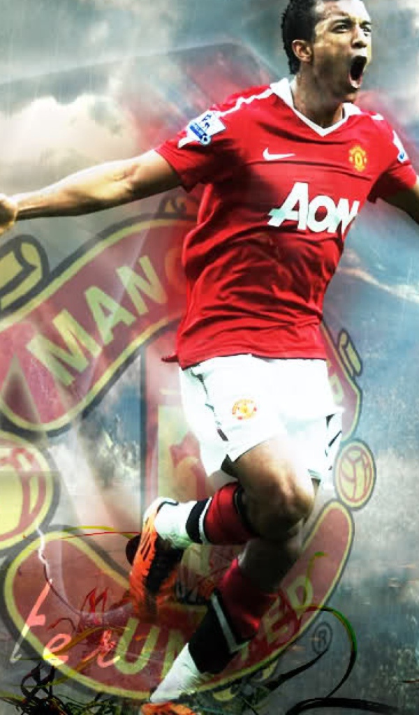 Футболист Манчестер Юнайтед Луиш Нани забивает гол