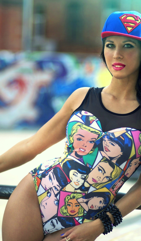 Девушка в кепке superman, swag