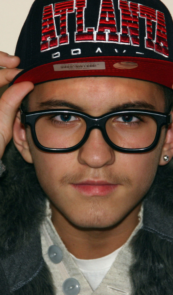 Парень в кепке atlanta, swag