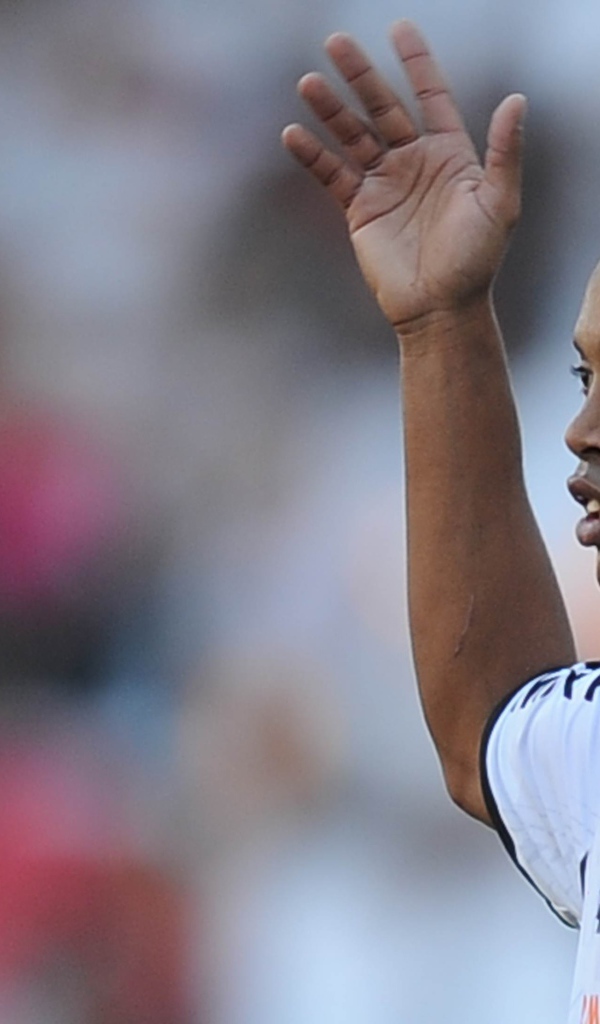 Игрок Атлетико Минейро Роналдиньо на поле