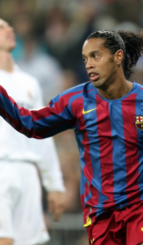 Игрок Атлетико Минейро Роналдиньо играл за Барселону