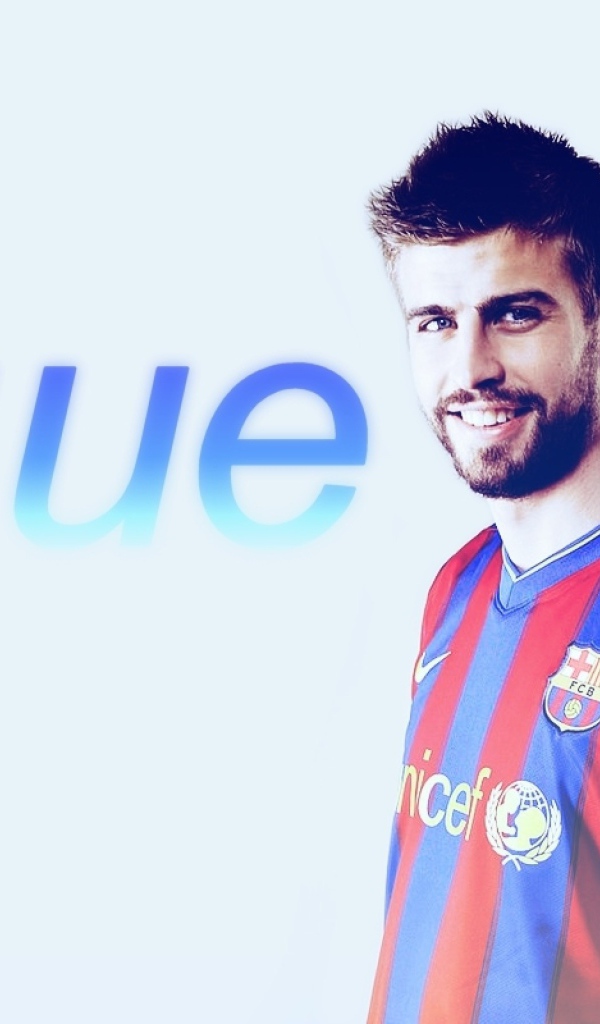 Игрок Барселоны Херард Пике на фотосессии