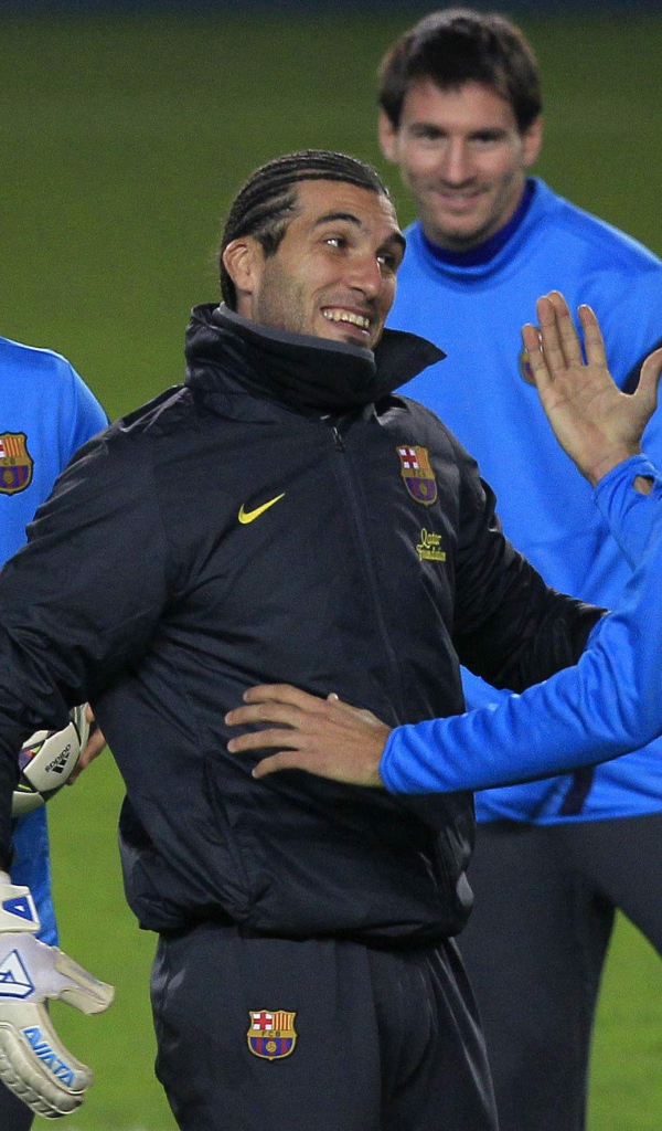 Игрок Барселоны Хосе Пинто после победы