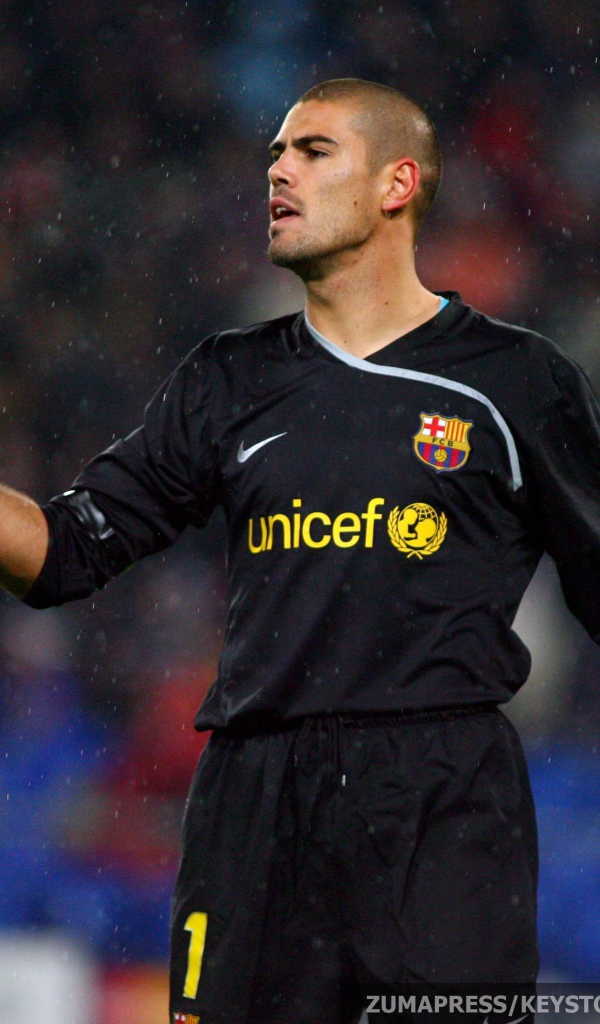 Игрок Барселоны Виктор Вальдес