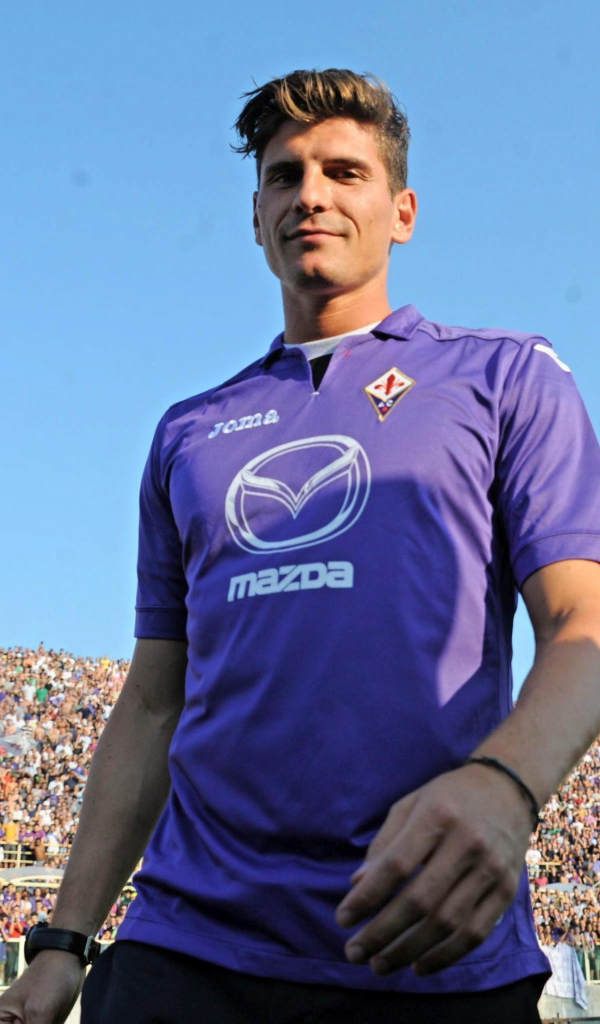 Игрок из Фиорентина Марио Гомес