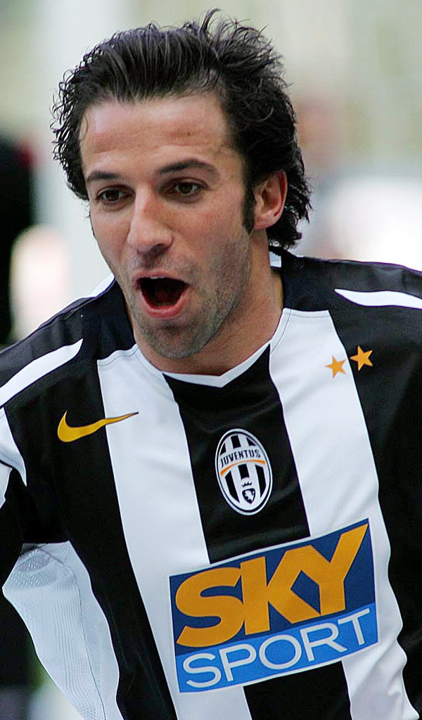 The player of Sydney Alessandro Del Piero after the match