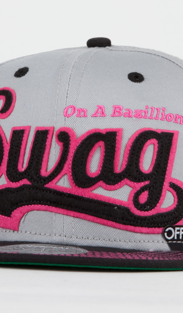 Белая кепка swag