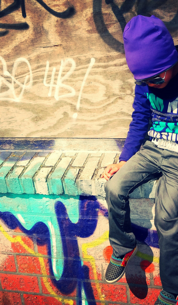 Ребёнок в стиле одежды swag